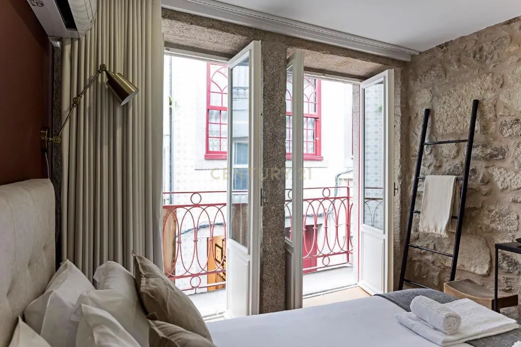 Fantástico Prédio no Centro Histórico do Porto – Excelente Oportunidade de Investimento - Image 12