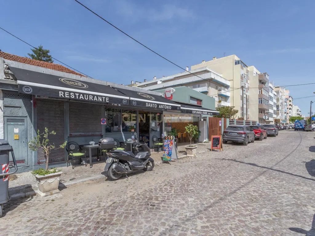 Oportunidade Única em Santo António da Caparica - Image 43