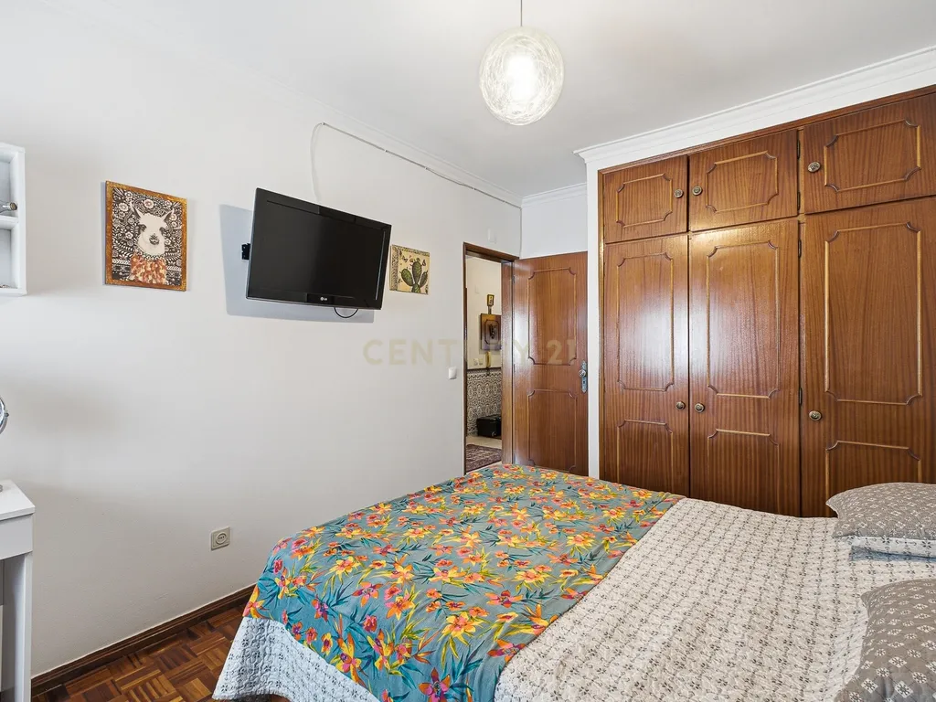 Apartamento T3 com Enorme Potencial de Remodelação na Moita - Image 7