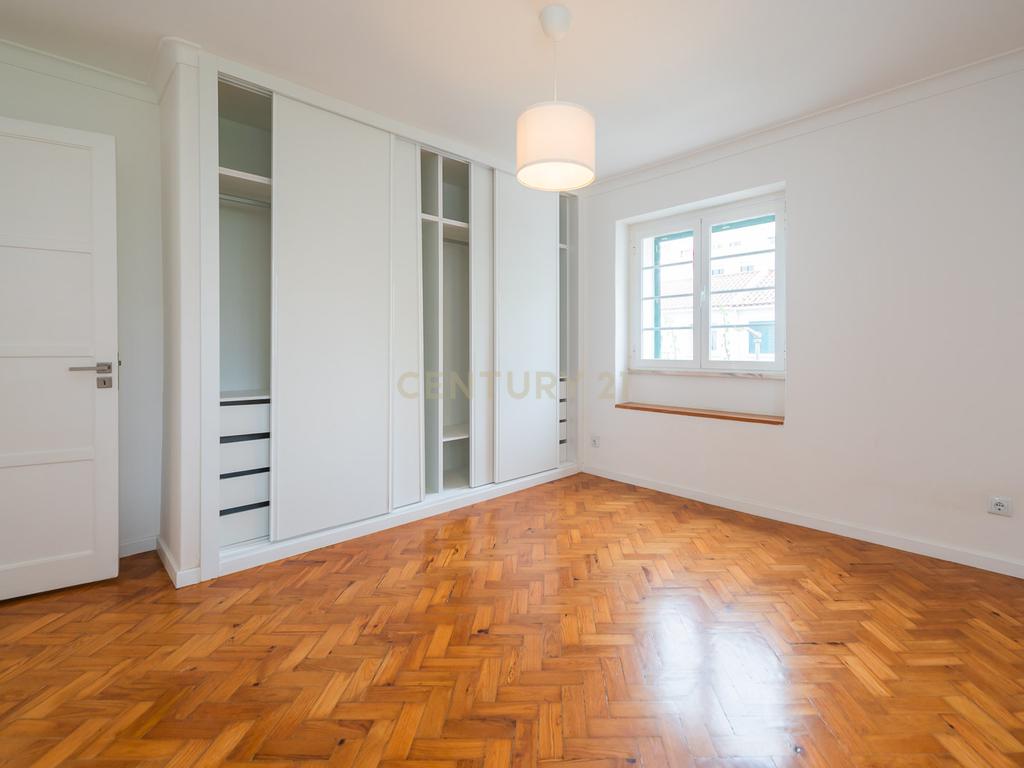Moradia T3 + 1 Renovada com Jardim e Piscina em Penha de França, Lisboa - Image 63
