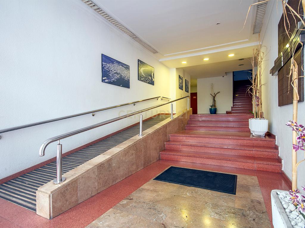 Apartamento totalmente renovado no último andar com garagem e arrecadação a 5 minutos de Las Canteras, Gran Canaria - Image 23