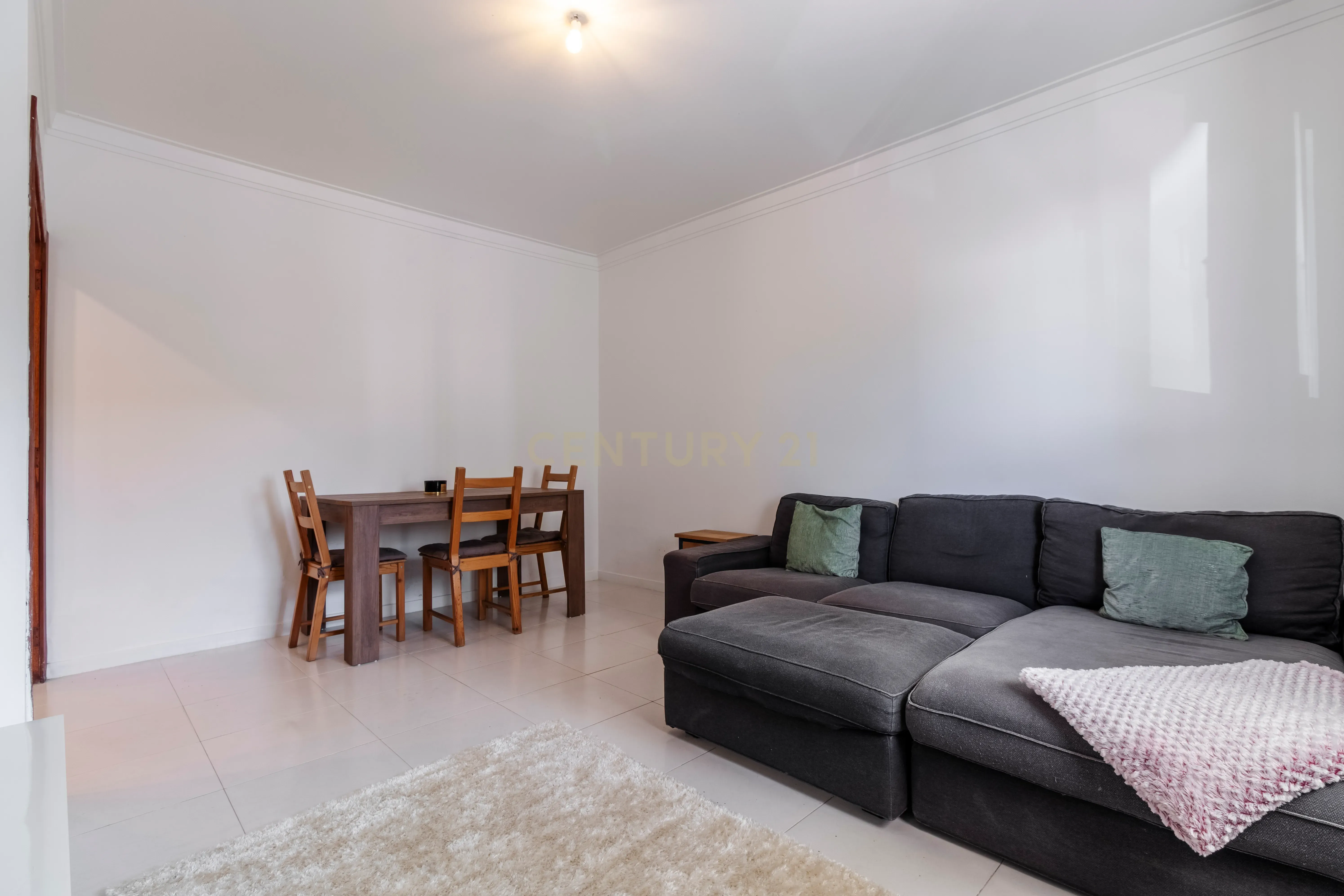 Fotografia 6 de Apartamento T3 com boas áreas e duas casas de banho | Vale Flores, Feijó