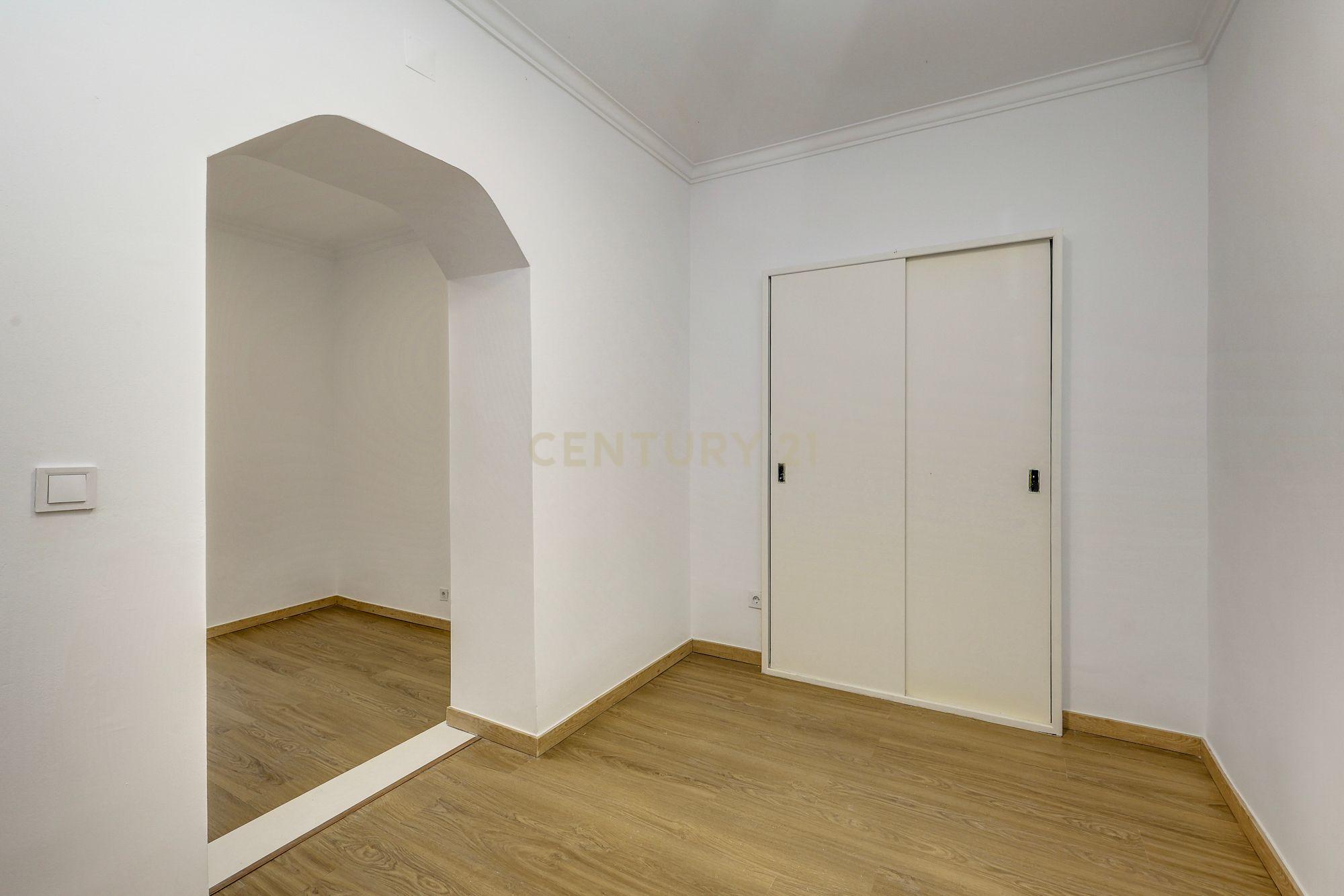 Fotografia 12 de T3 renovado para arrendamento na Estrela (CAVE) | Lisboa