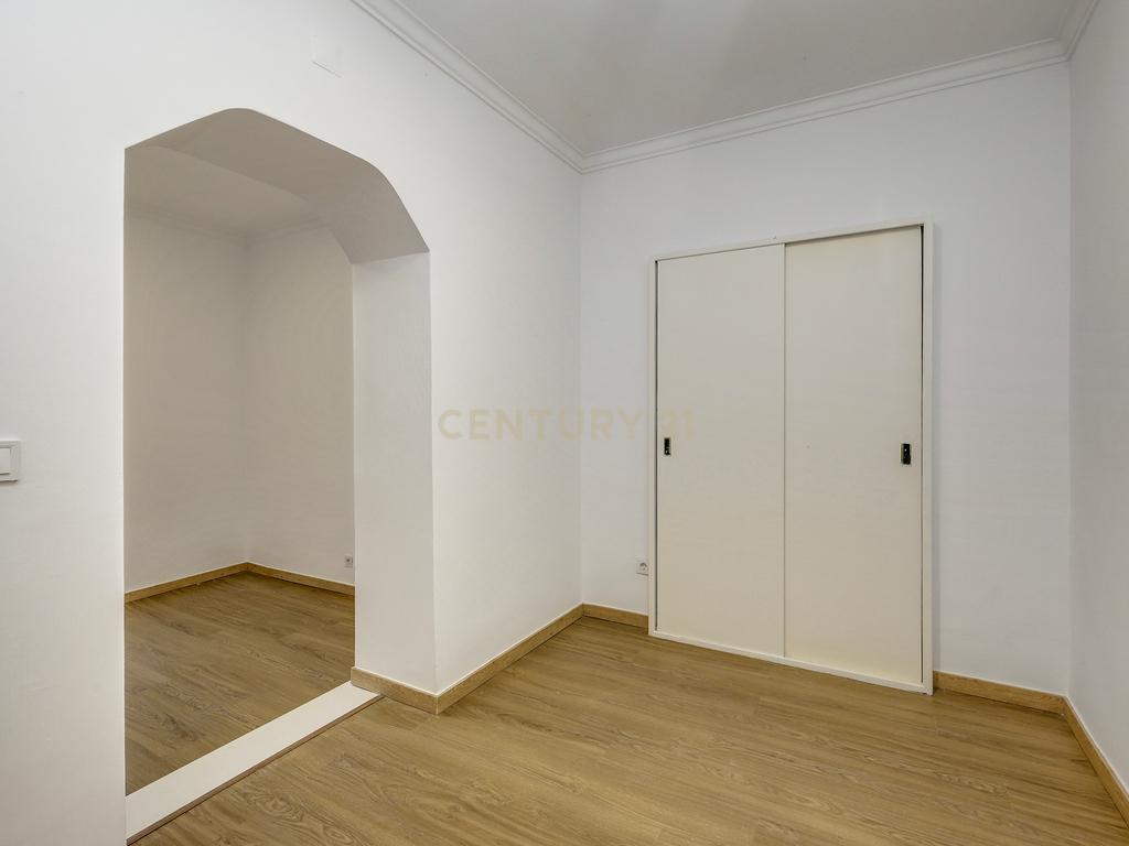 T2+1 renovado para arrendamento na Estrela (CAVE) | Lisboa - Image 12