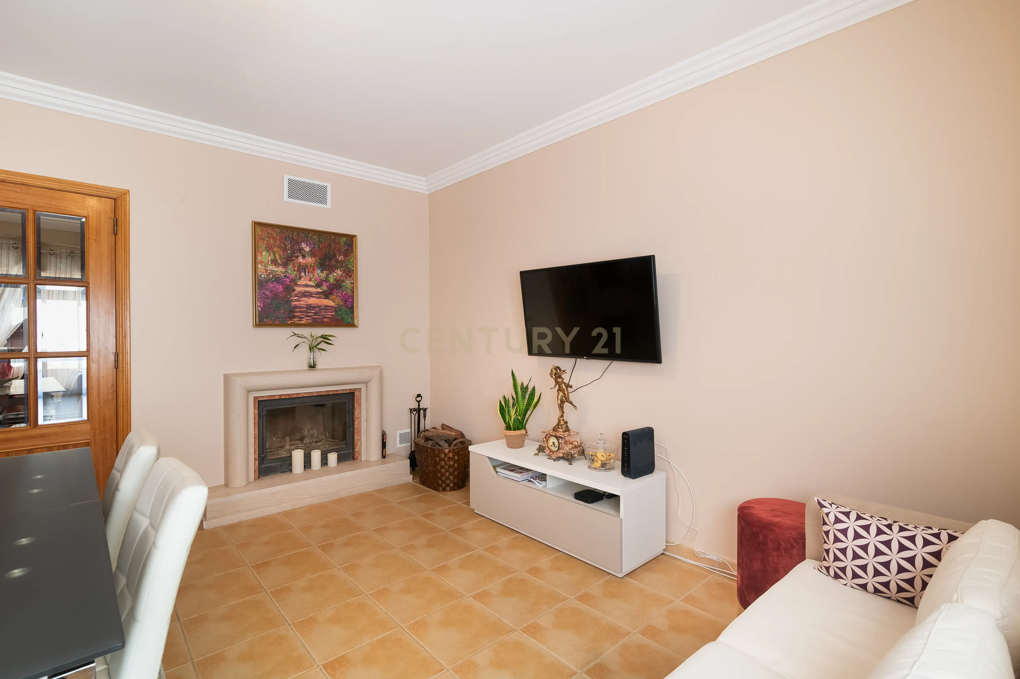Fotografia 4 de Apartamento T2 – Jardim da Radial, com 2 elevadores e arrecadação