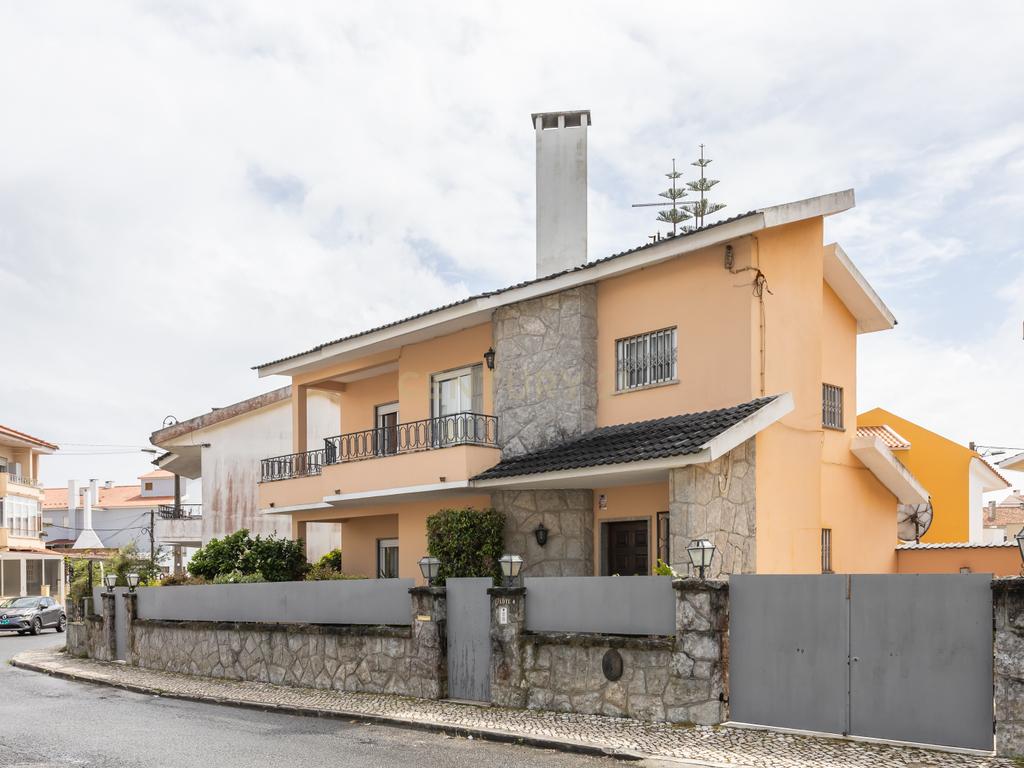Moradia T5 com cave, garagem e espaço exterior na Madorna - Parede - Cascais - Image 3