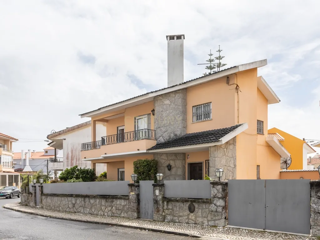 Moradia T5 com cave, garagem e espaço exterior na Madorna - Parede - Cascais - Image 3