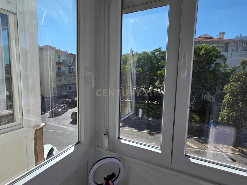 Apartamento T4 agora T3 em Almada transportes á porta  #  Negociável  # - Image 21