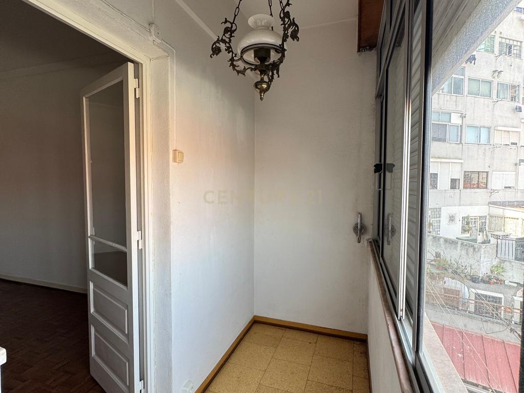 Apartamento T4 em Almada em frente ao metro de superfície! - Image 15