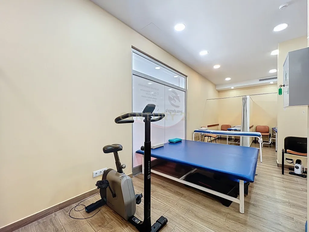Duas Frações de Comércio/Serviços na Lagoa — Ideais para Clínica, Escritórios ou Investimento - Image 32