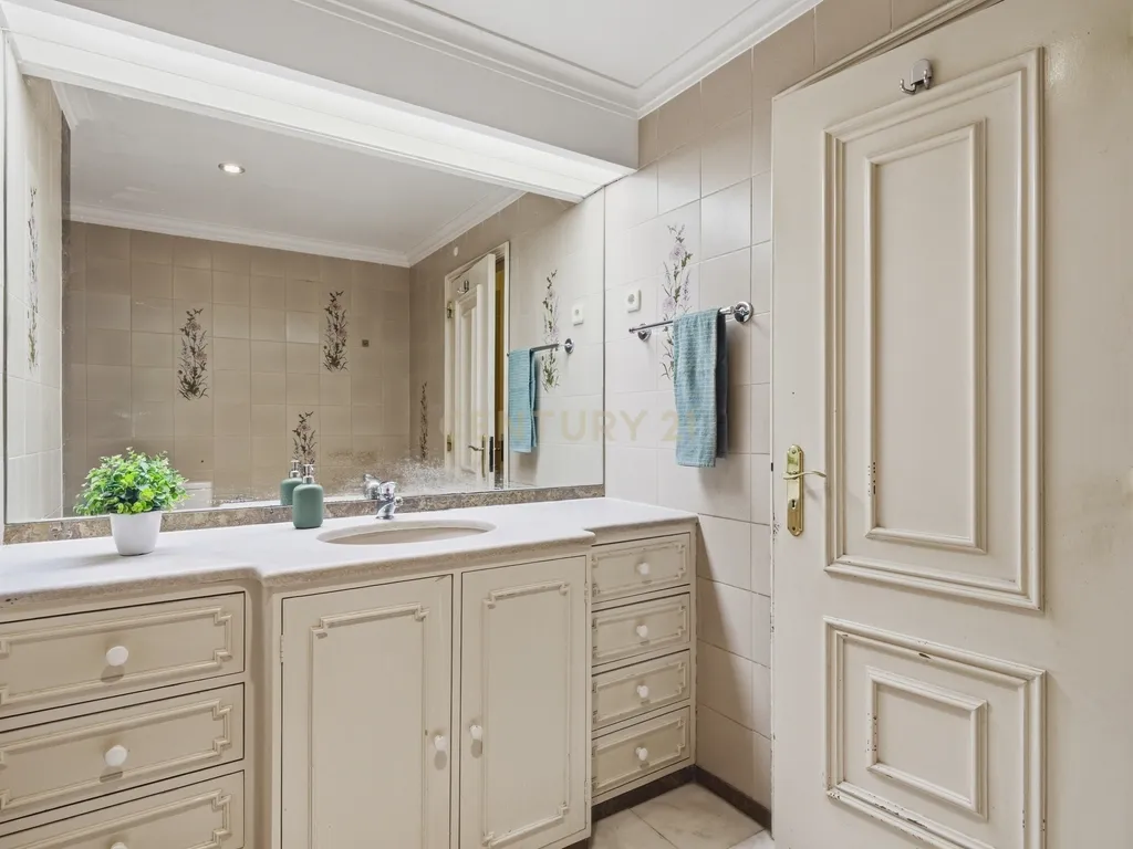 Apartamento T4 Areeiro - Viver bem no coração de Lisboa - Image 28