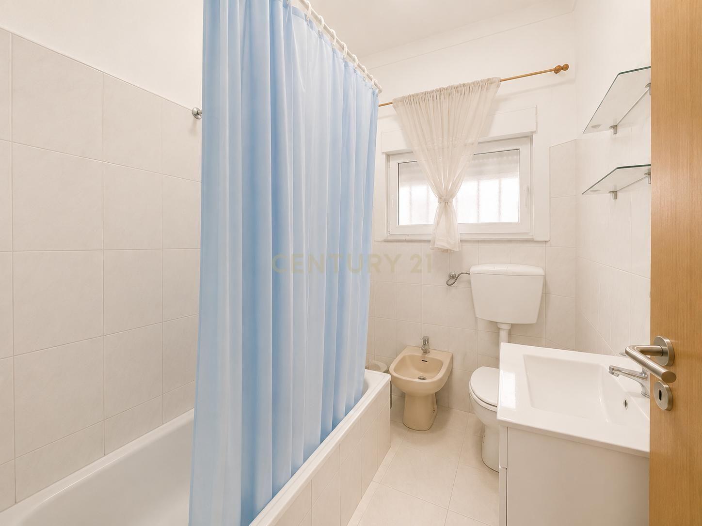 Fotografia 8 de Apartamento T1 + 1 com Logradouro no Feijó