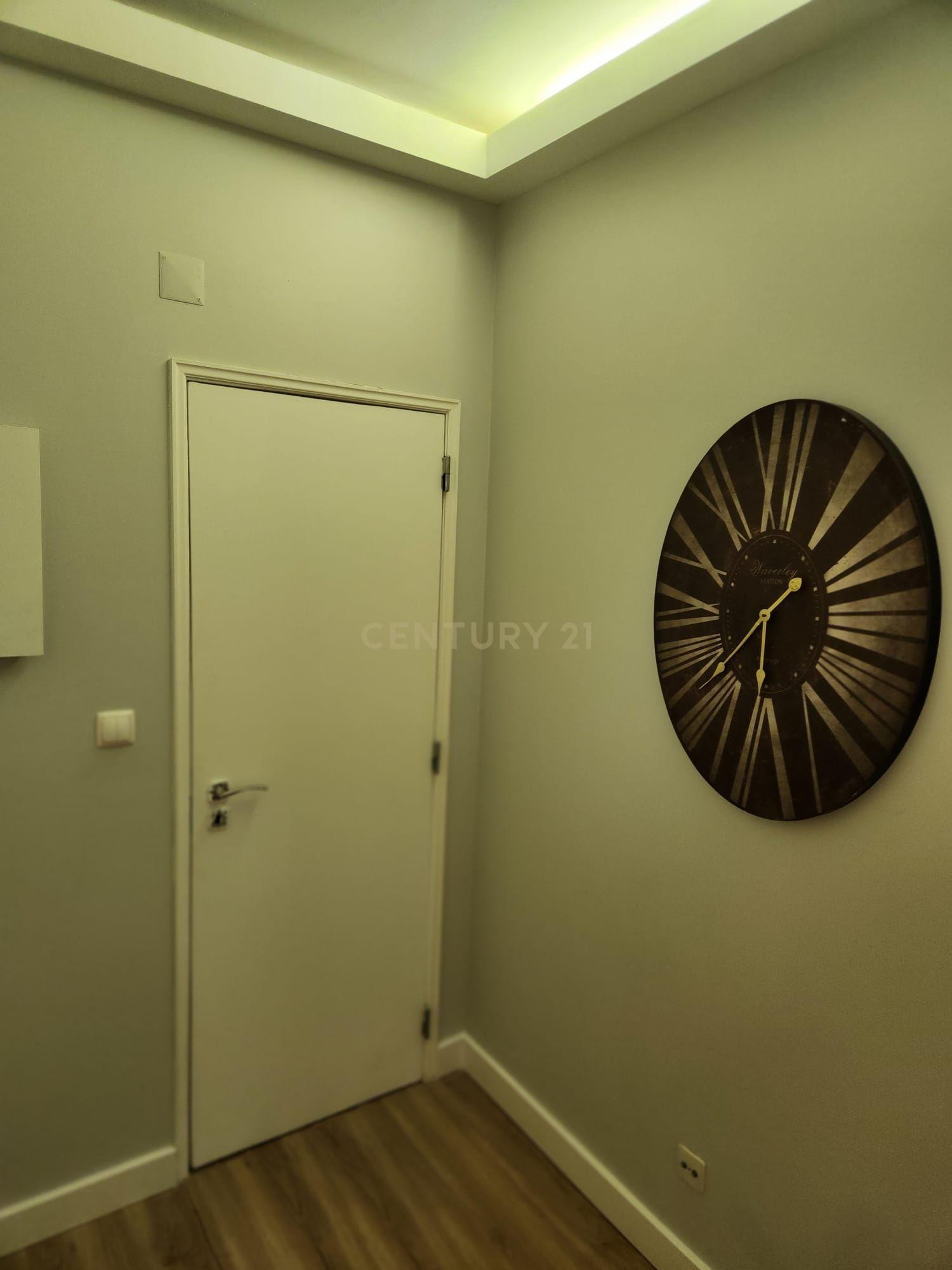 Apartamento Moderno em Setúbal com Vista para a Cidade e Montanha - Image 7