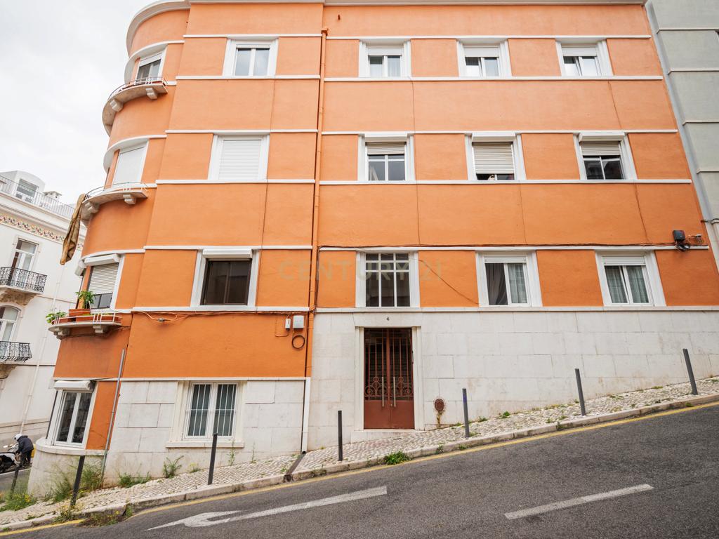 Apartamento T3 com terraço na Graça - Image 35