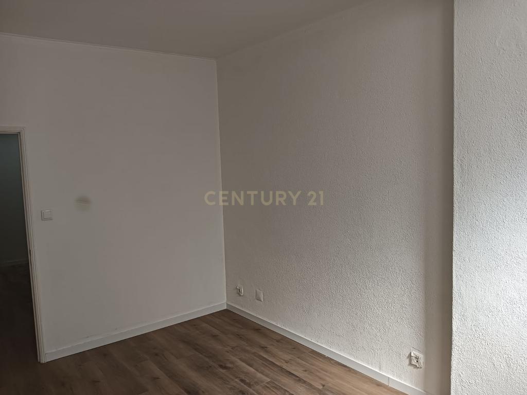 Apartamento para Investimento Metro de Alfornelos - Image 49