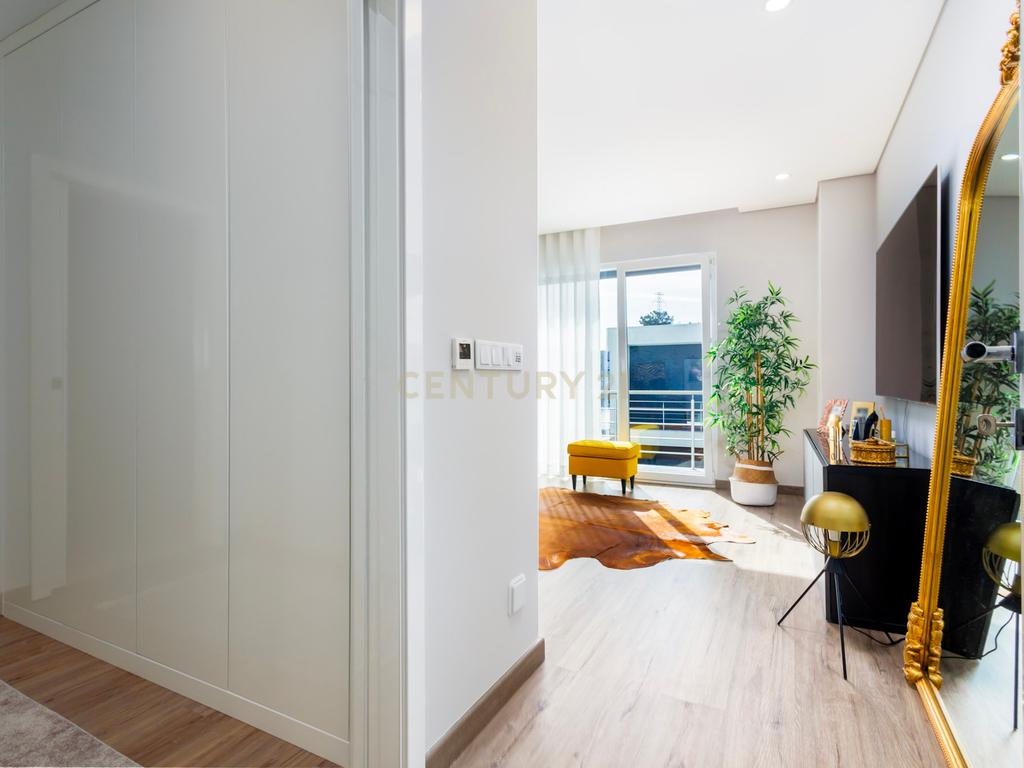 Moradia Moderna com Piscina e Acabamentos de Excelência na Marisol - Image 31
