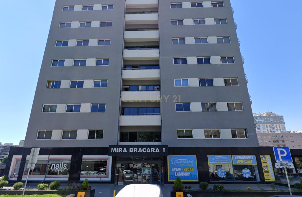 Apartamento T3 com elevador garagem dupla em São Vitor | ZTRE-01770 - Image 1