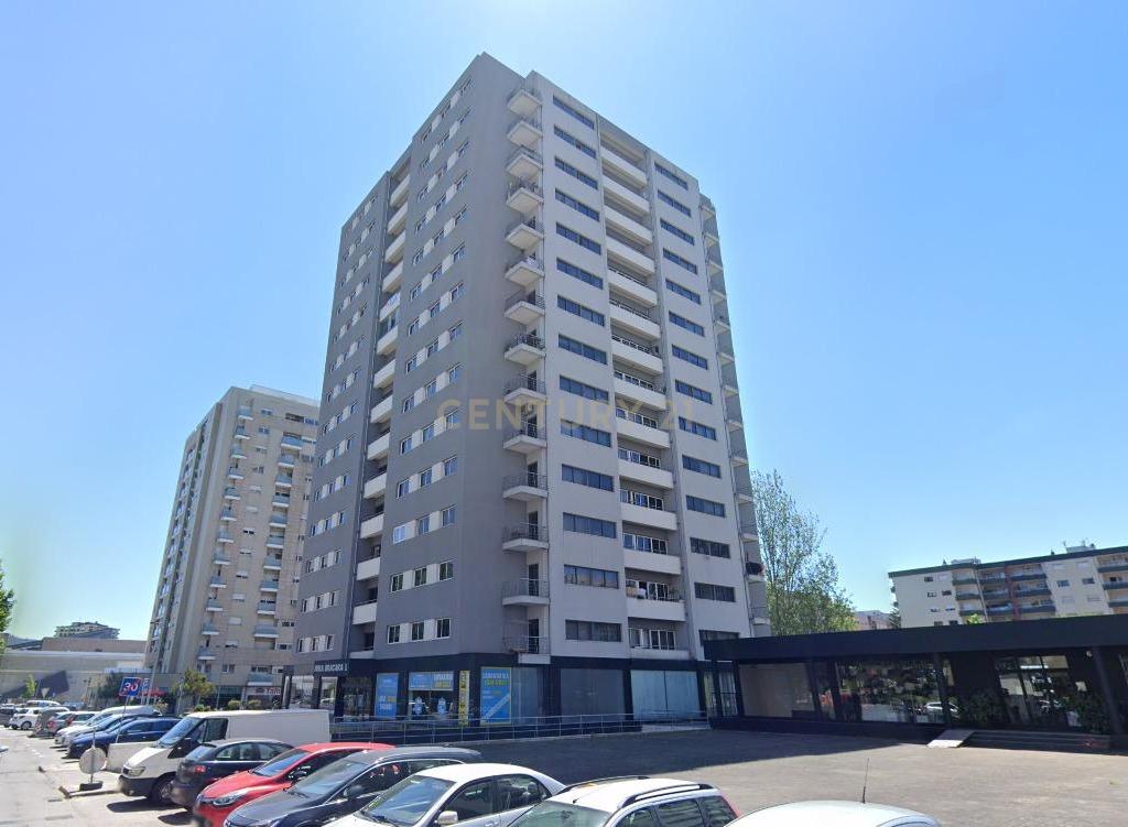 Apartamento T3 com elevador garagem dupla em São Vitor | ZTRE-01770 - Image 2