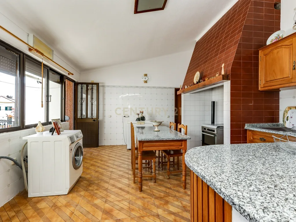 Moradia T8 de 288 m² no Centro de Montargil – Junto à Barragem - Image 3