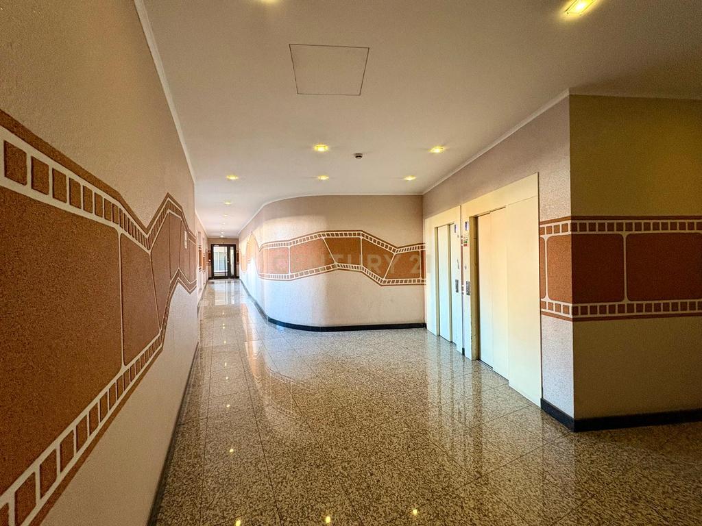 Apartamento T3 com 2 Estacionamentos e Arrecadação no Centro de Mem Martins - Image 25