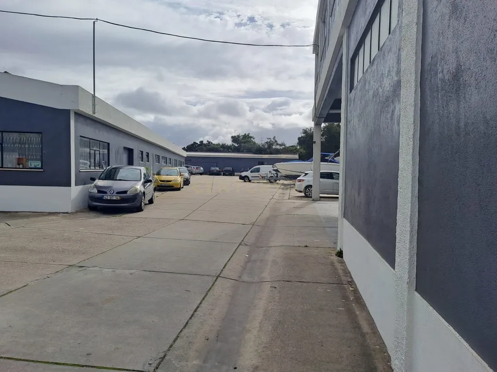 Escritórios para Empresas | 274 m² | 6 Salas | Zona Industrial de Palmela - Image 2