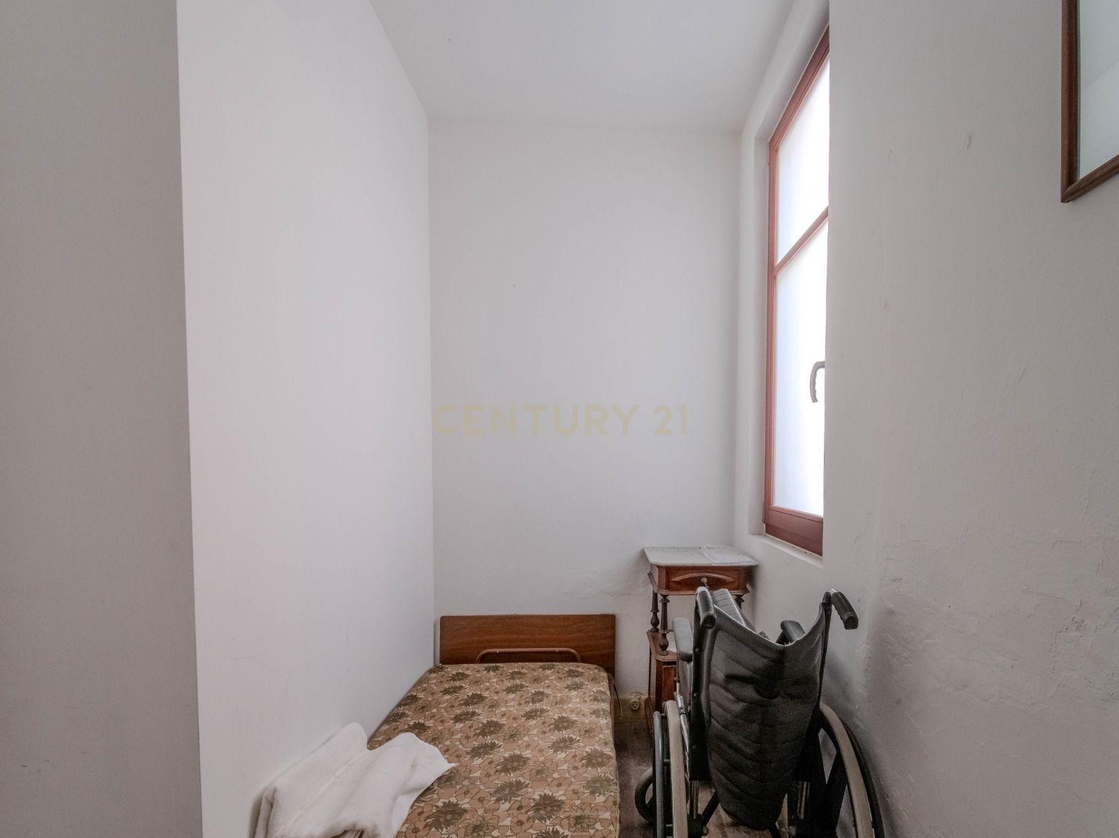 Fotografia 8 de Apartamento T3 para remodelar | Possibilidade de 2 T1 | Centro do Porto
