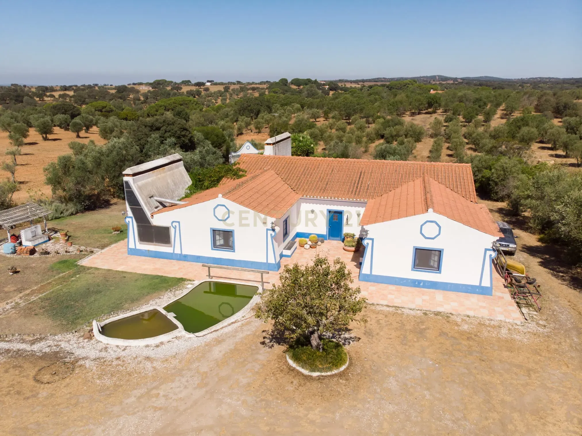 Quinta em São Cristóvão (a 15 min de Alcácer do Sal), com duas moradias inseridas num lote de 8.000 m² - Image 1