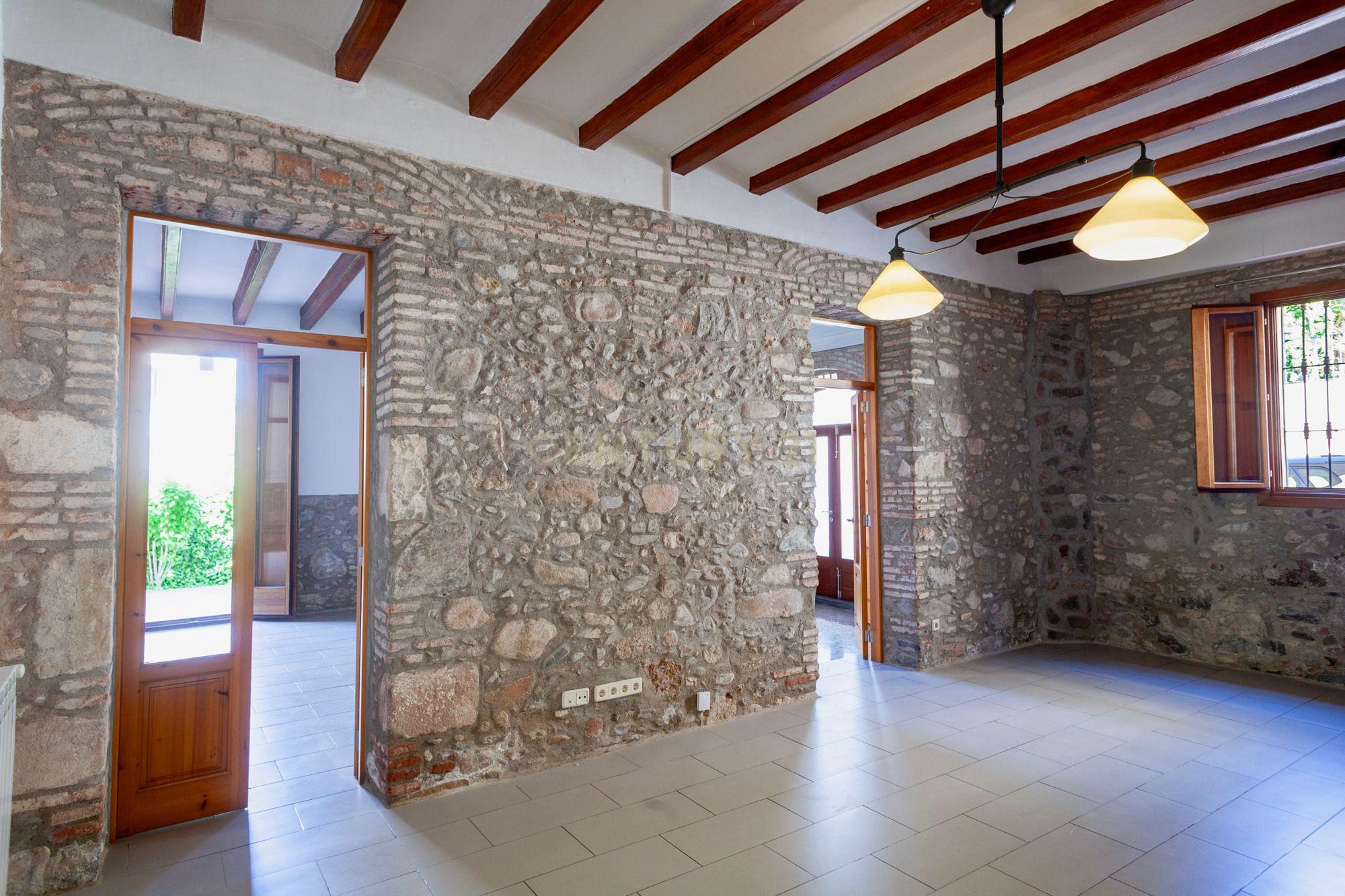 Encanto modernista no rés do chão com jardim – La Garriga - Image 13