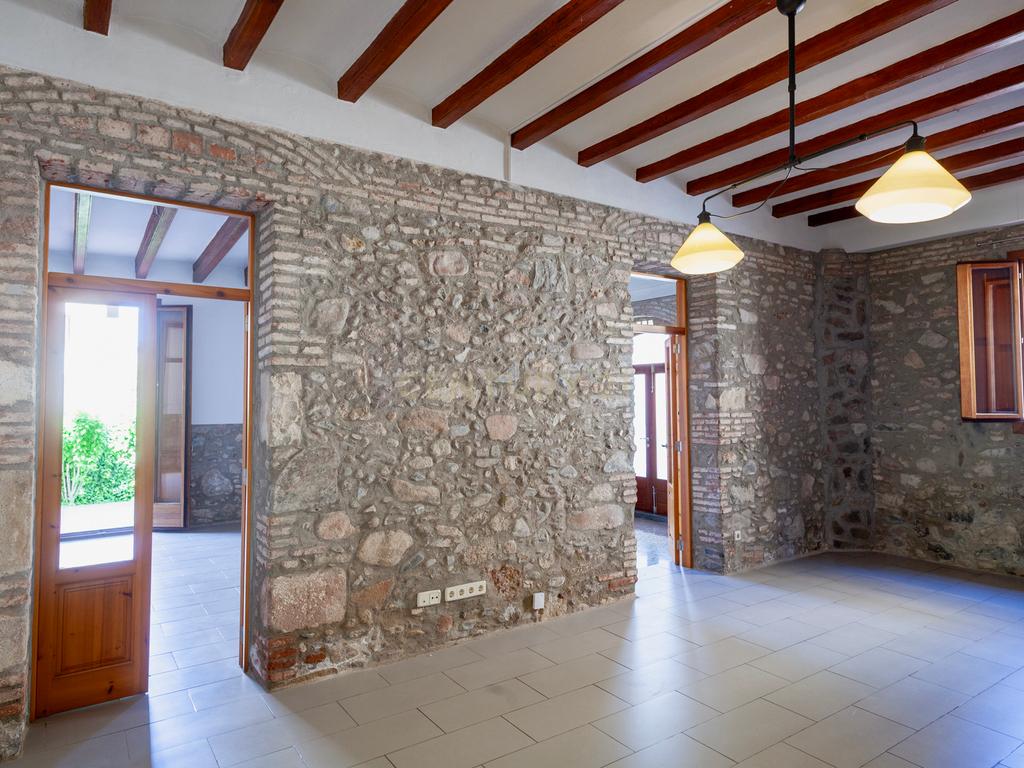 Encanto modernista no rés do chão com jardim – La Garriga - Image 15