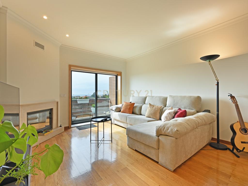 Apartamento Duplex T2+2 com 2 Suites e Terraço privativo em Canidelo - Image 3