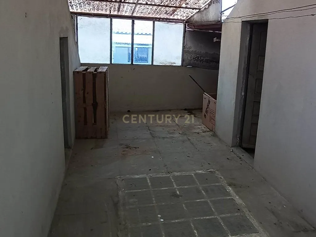 Edifício T4 em Chaves com Luz Natural e Varanda - Image 15