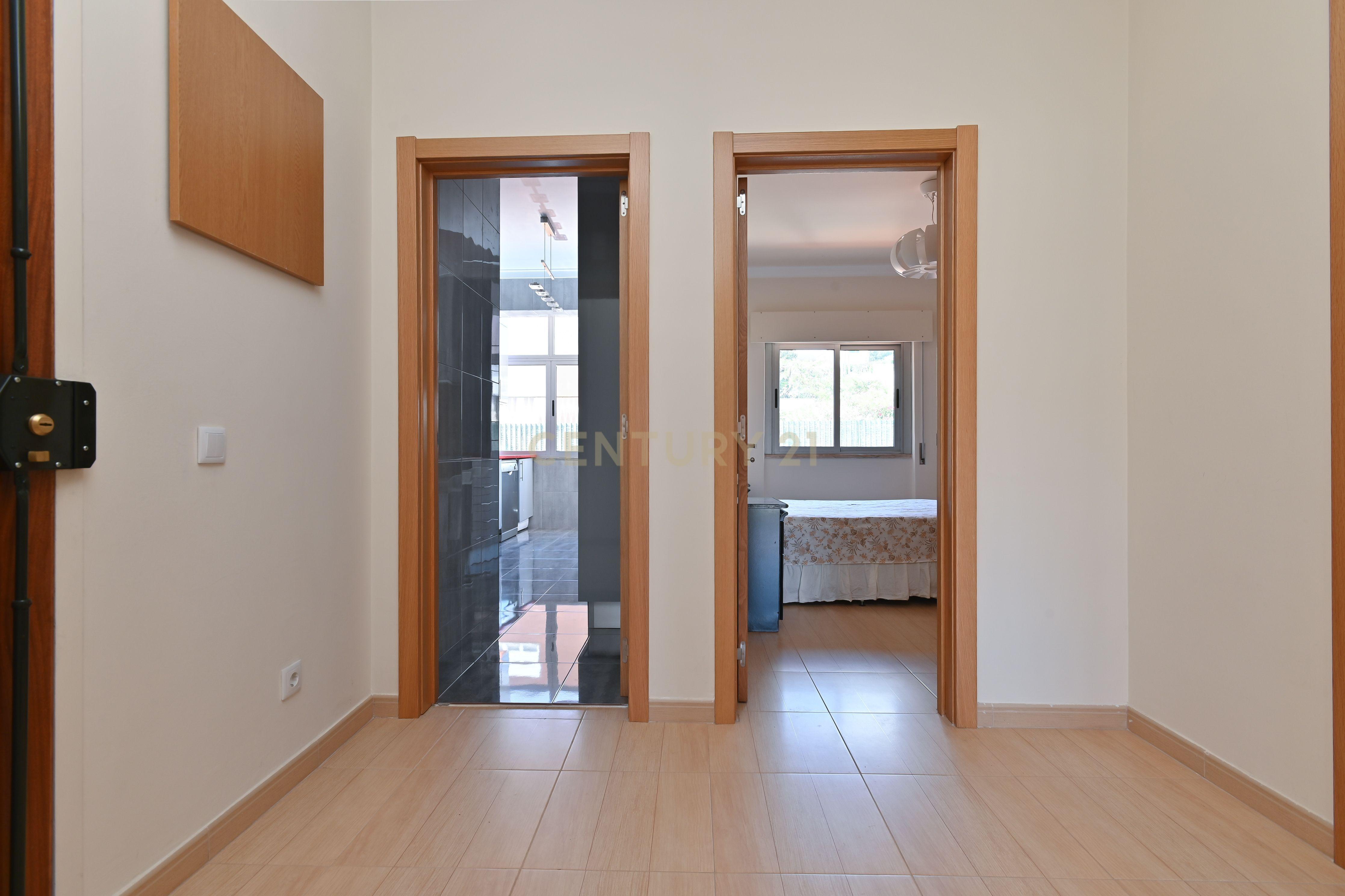 Fotografia 9 de Apartamento T2 para venda em Mem Martins