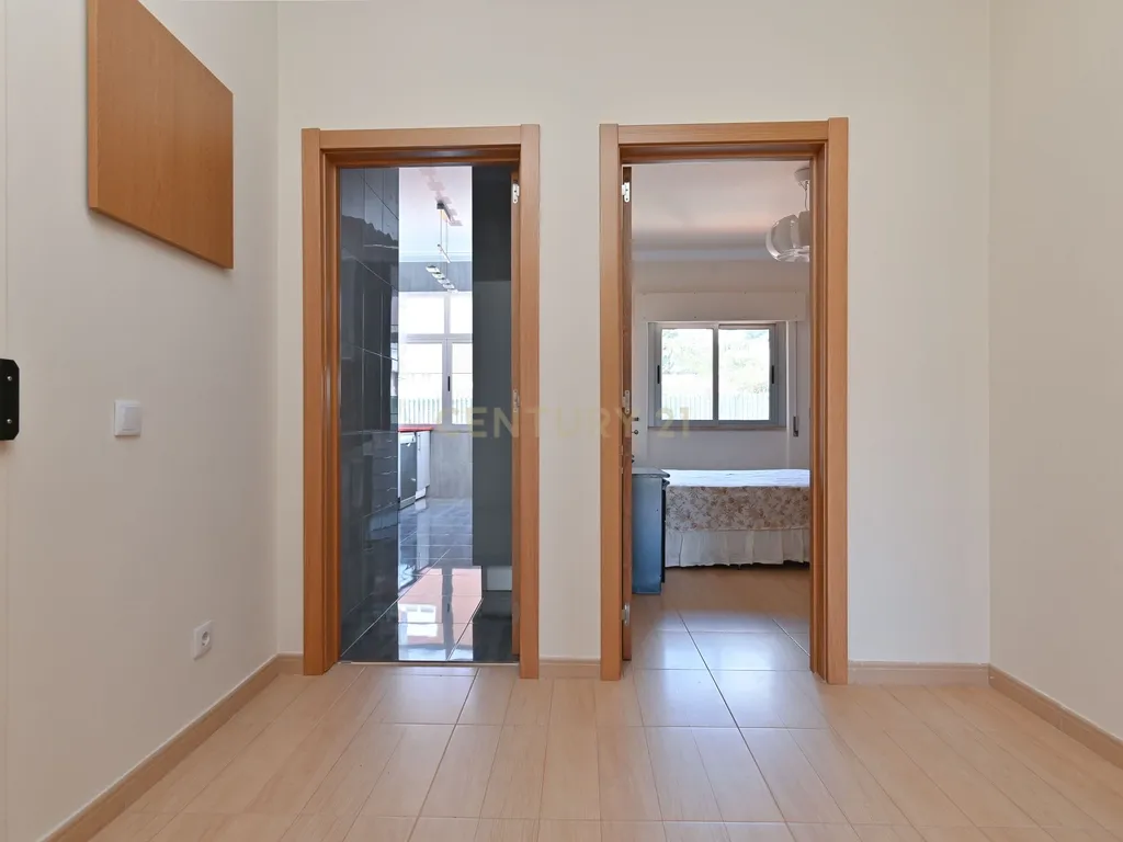 Apartamento T2 para venda em Mem Martins - Image 9