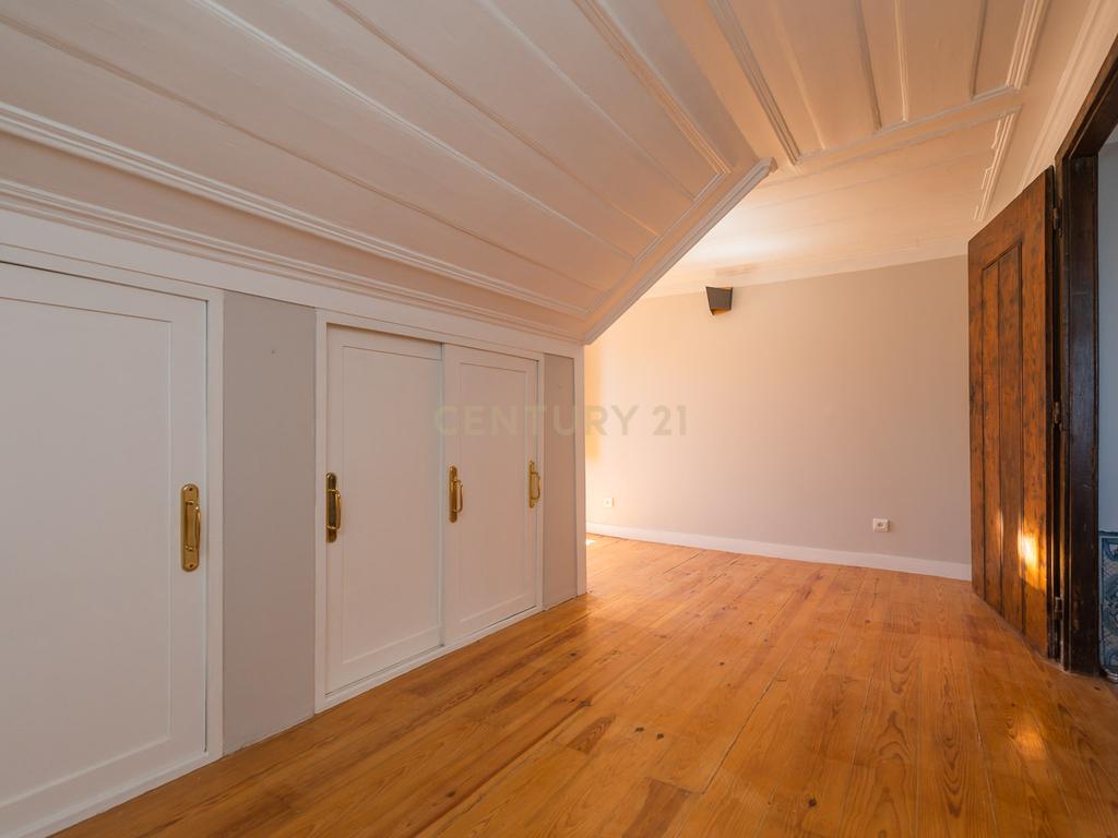 Excelente Apartamento T2 | Janelas Verdes - Image 10