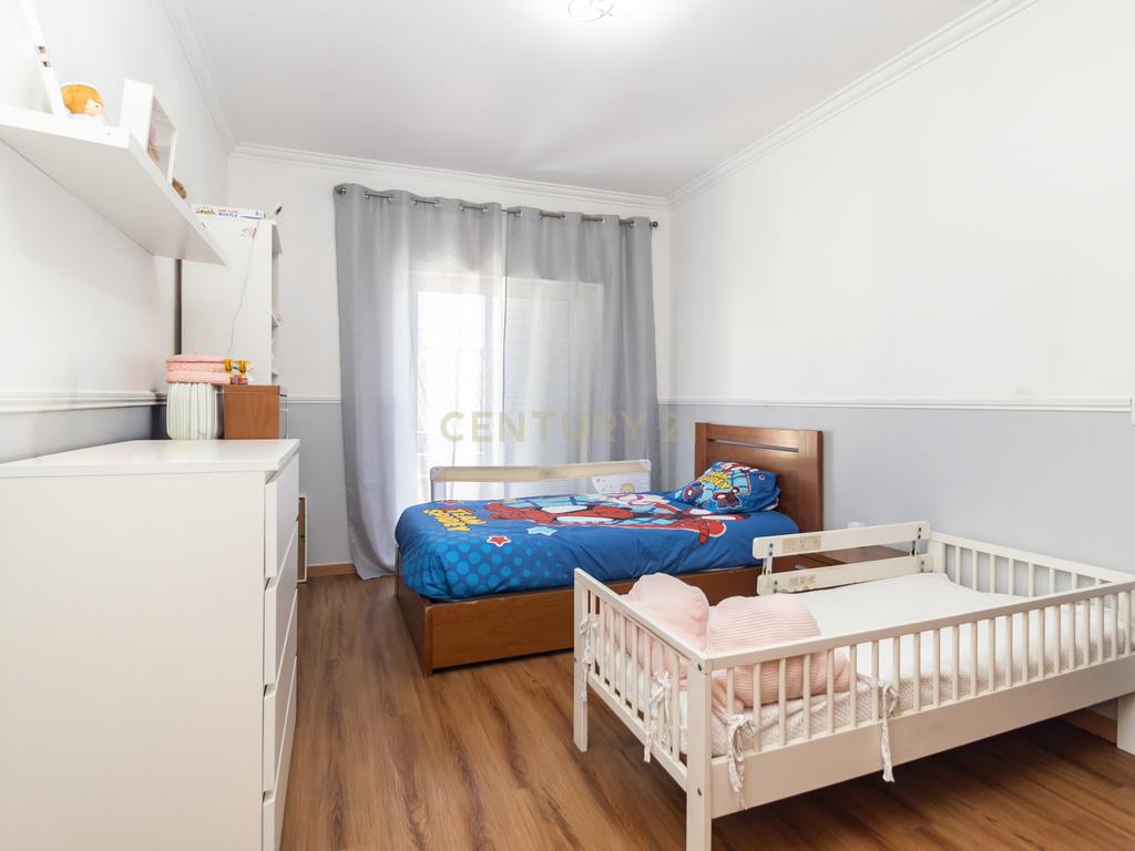 Moradia T3 com Piscina e Excelentes Áreas nos Foros de Amora - Image 25