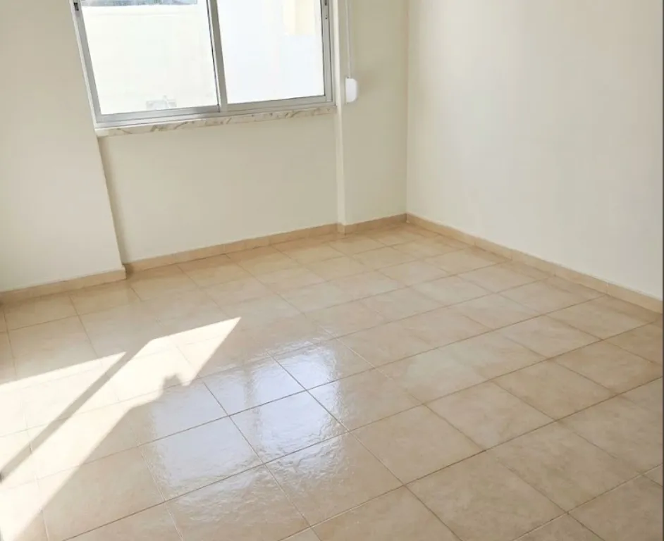 Apartamento T3 nas Amoreiras em Setúbal com Luz Natural e Boa Localização - Image 3