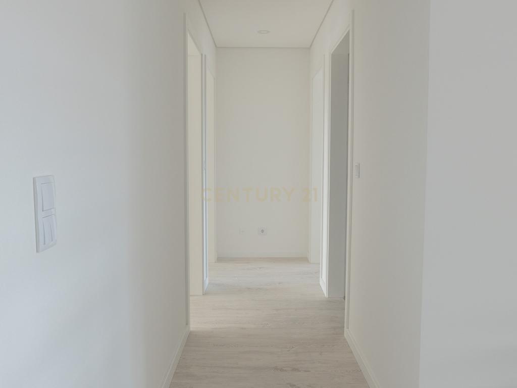 CONDOMINIO QUINTA DA LADEIRA - T2 Duplex com Varandas, Parqueamento e Arrecadação - Image 17