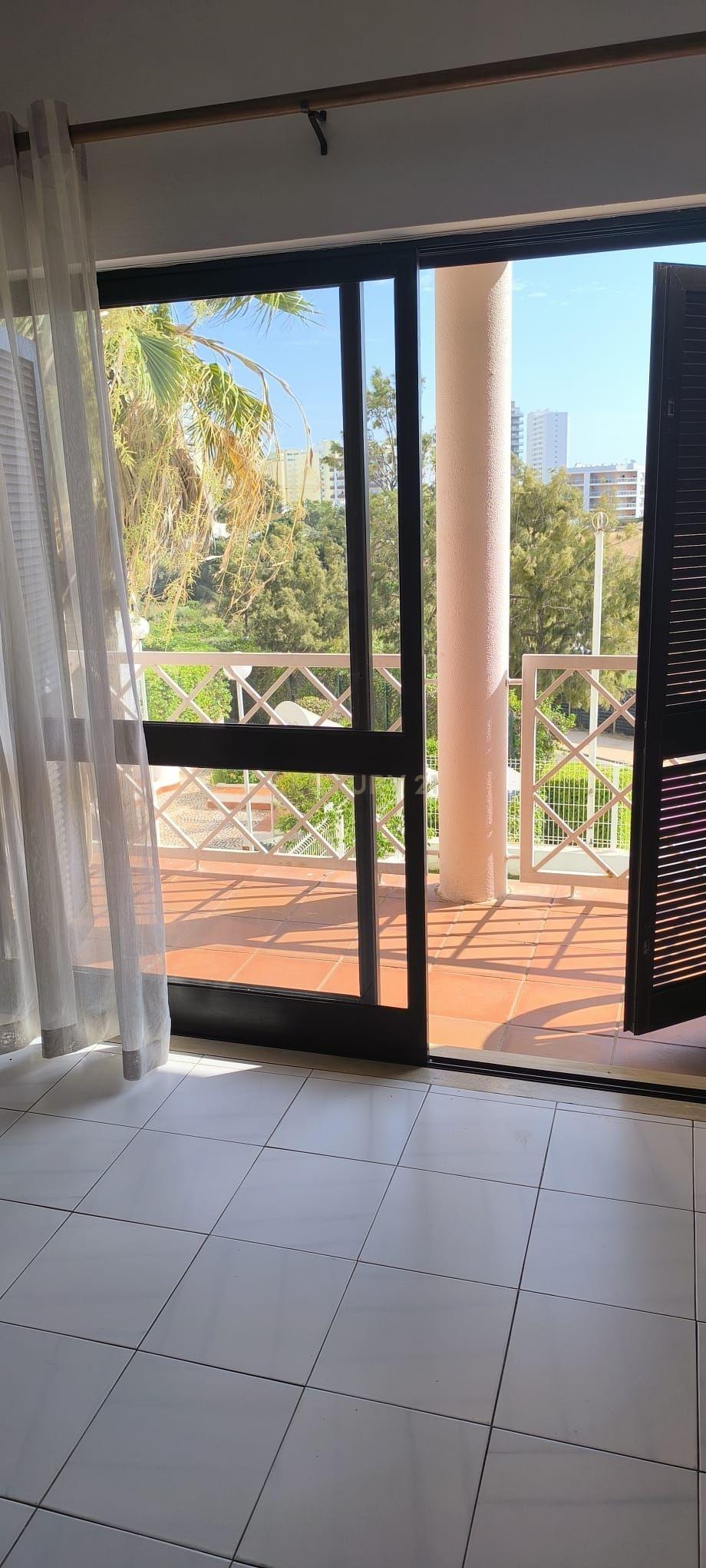 Fotografia 4 de Apartamento T1 em Portimão com Piscina e Estacionamento