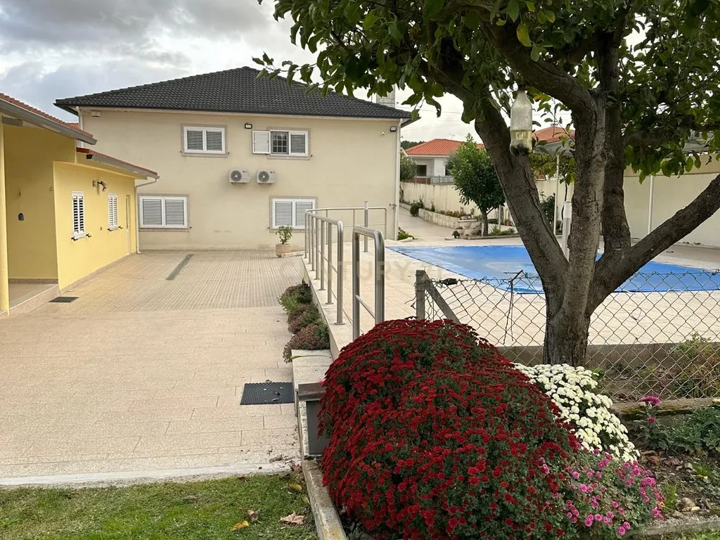 Luxuosa Moradia em Vale de Anta, Chaves - 4 Quartos e Piscina - Image 34