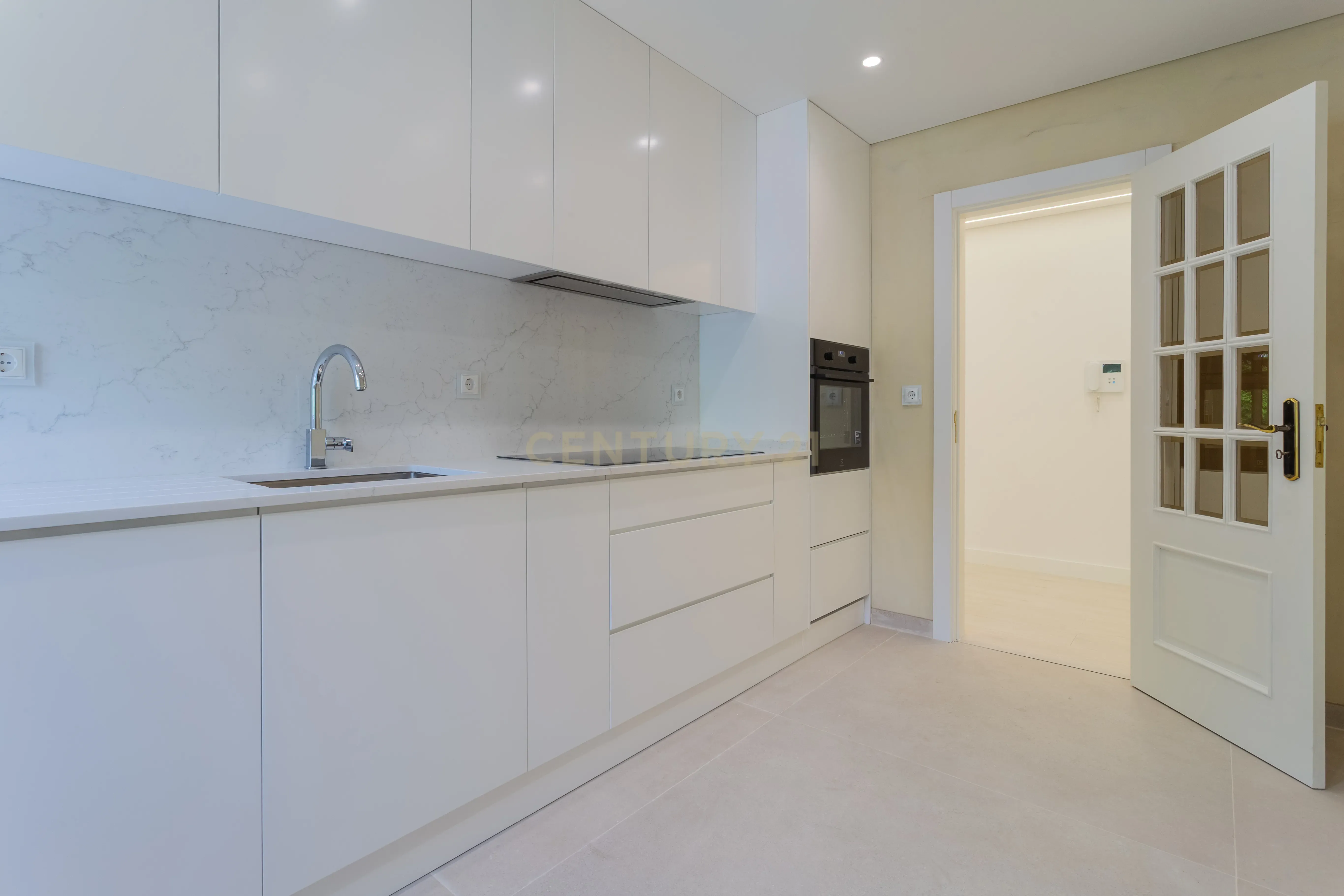 Fotografia 7 de T2 Renovado na Buraca | Modernidade, Conforto e Excelente Localização