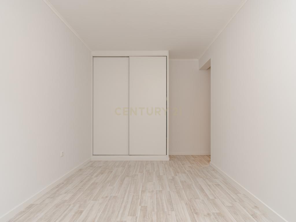 Apartamento Renovado T2 em São Vicente, Lisboa - Image 20