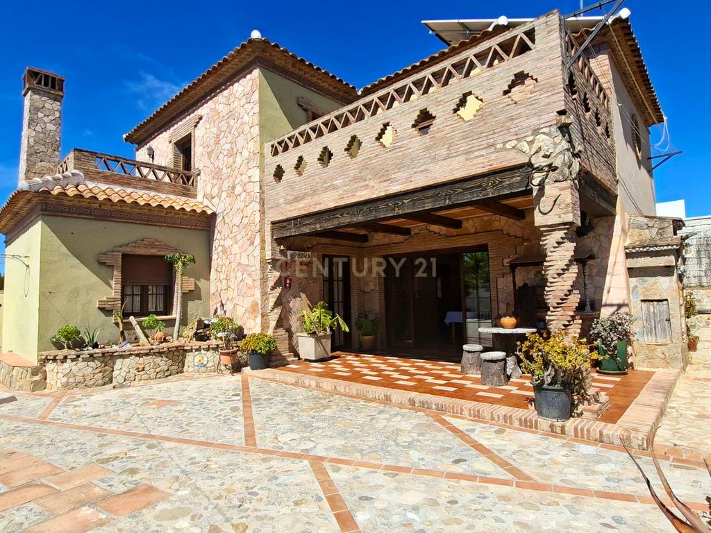 Moradia andaluza independente com piscina privada, jardim bem cuidado, cozinha exterior com churrasqueira e charme tradicional na tranquila zona residencial de Los Arroyos (Arriate), a apenas 10 minutos de Ronda e a menos de uma hora da Costa del Sol — pronta a habitar. - Image 19