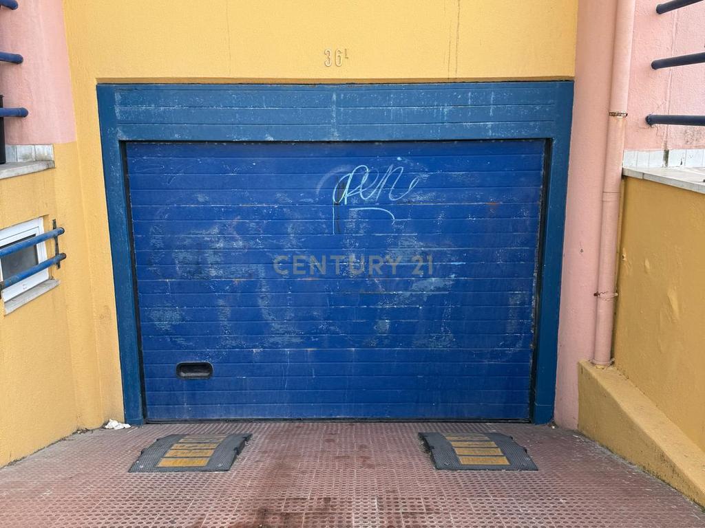 Garagem fechada á venda na Avenida 1º Maio na Costa da Caparica  - Image 3