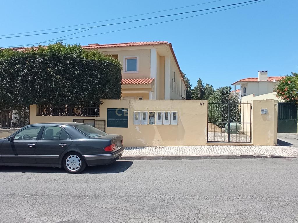 Moradia T3 em banda na Rua Josefina Silva, Aldeia de Juzo, Cascais - Image 9
