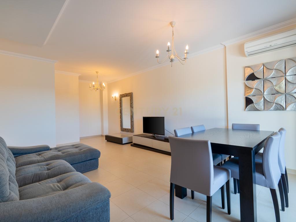Apartamento Duplex em condomínio privado com piscina, e grande zona verde. - Image 10