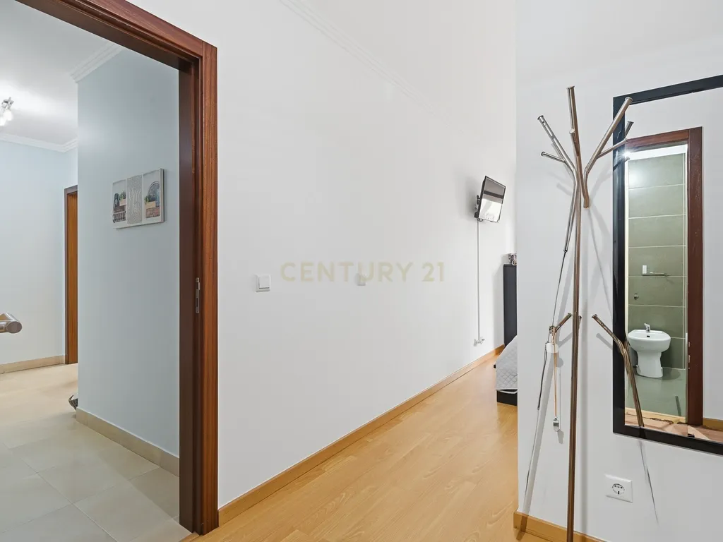 Apartamento T3 com terraço e churrasqueira – Merceana, Alenquer - Image 18