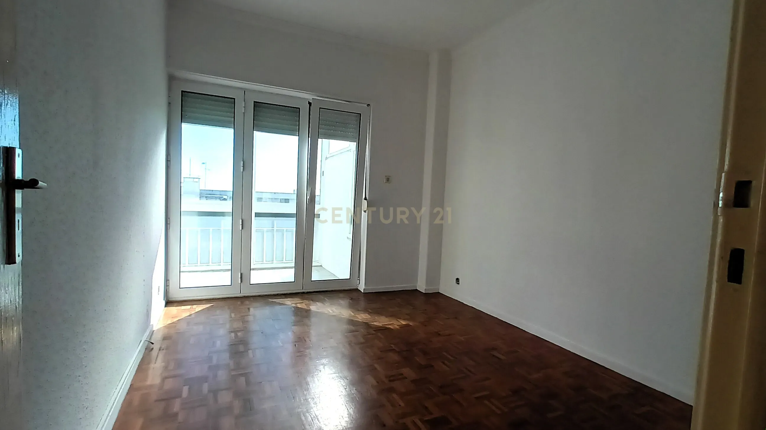 Fotografia 2 de Apartamento de 3 assoalhadas em Oeiras para arrendamento