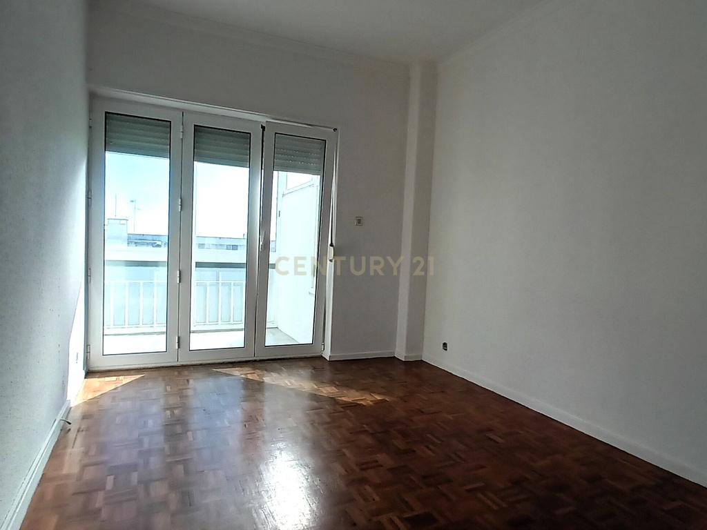 Apartamento de 3 assoalhadas em Oeiras para arrendamento - Image 2