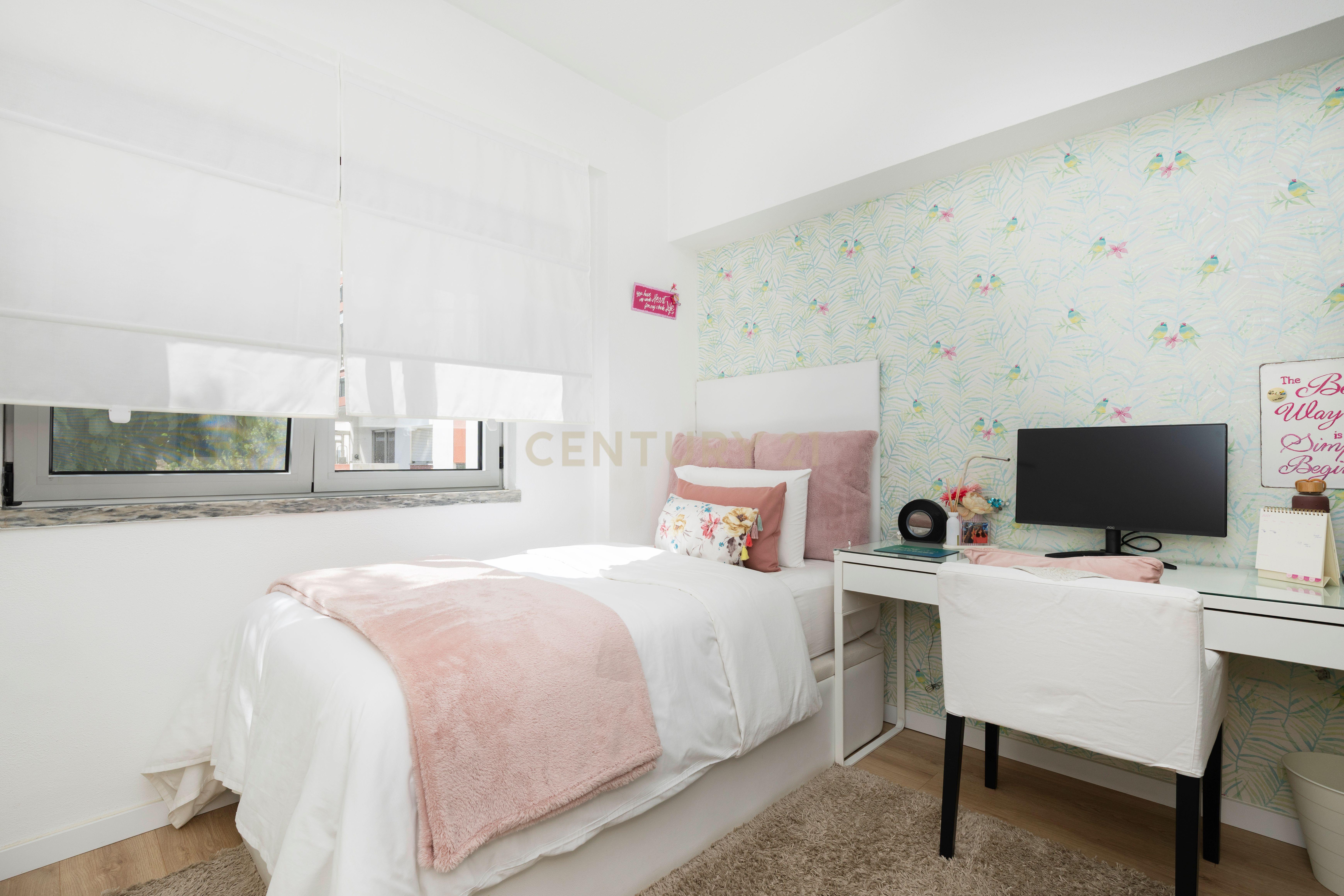Fotografia 5 de T2 totalmente remodelado em Queluz | Pronto a habitar | Elevador e varanda