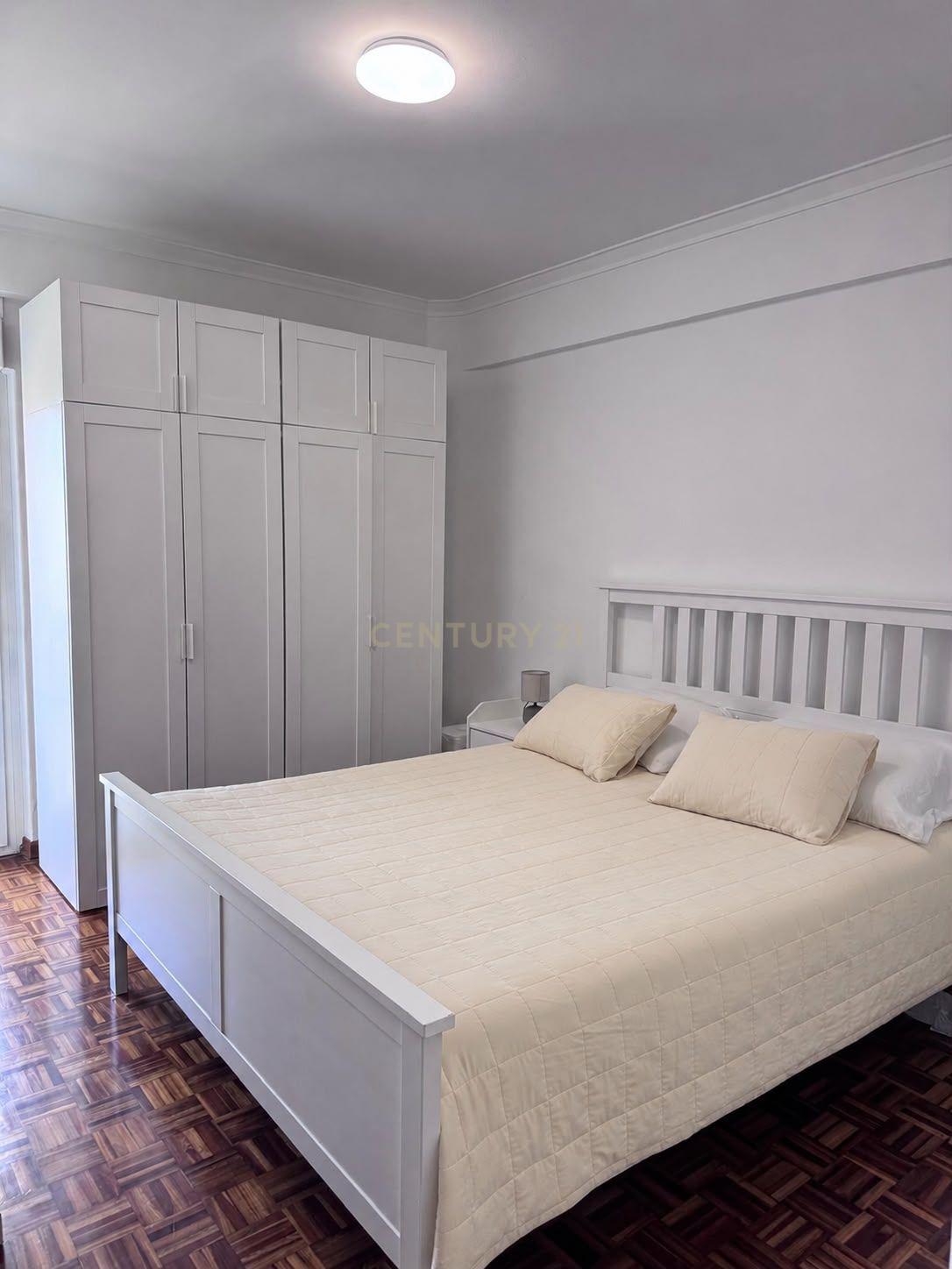 Fotografia 5 de Apartamento T3 renovado com vista mar junto a Cascais